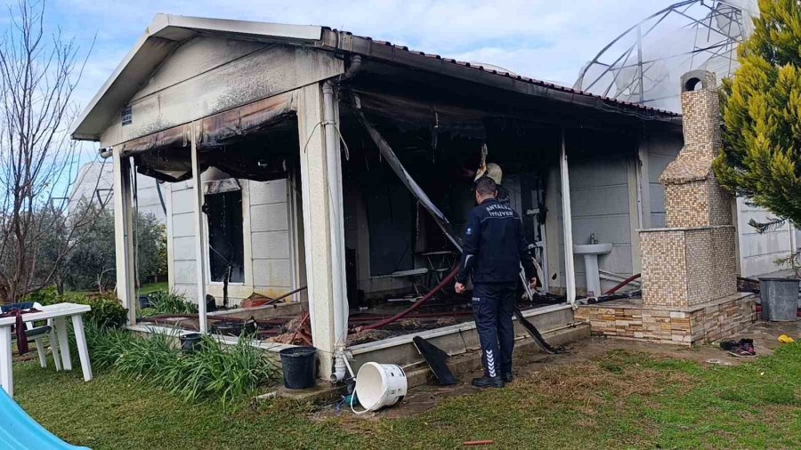 Prefabrik Ev Alevlere Teslim Oldu