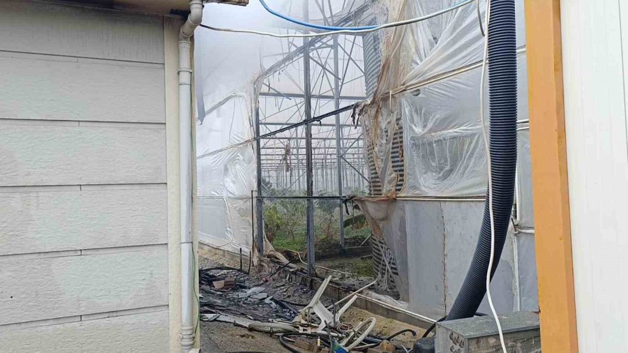 Prefabrik Ev Alevlere Teslim Oldu