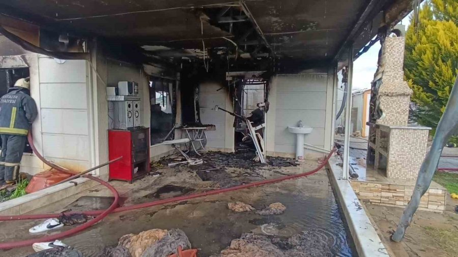 Prefabrik Ev Alevlere Teslim Oldu