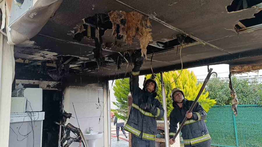 Prefabrik Ev Alevlere Teslim Oldu