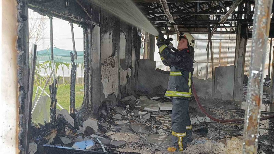 Prefabrik Ev Alevlere Teslim Oldu