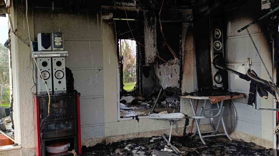 Prefabrik Ev Alevlere Teslim Oldu