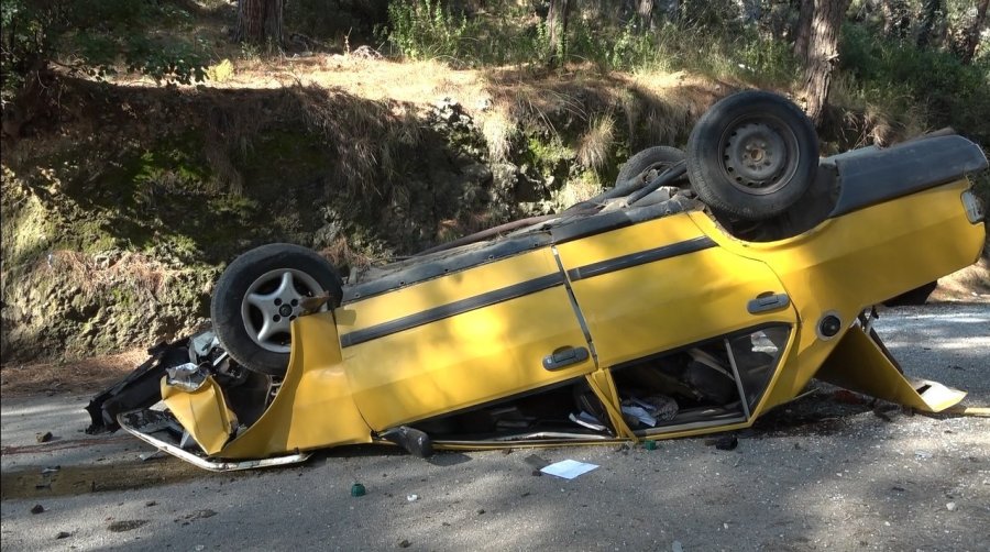 Alanya’da Direksiyon Hakimiyetini Kaybeden Otomobil Takla Attı : 1 Yaralı