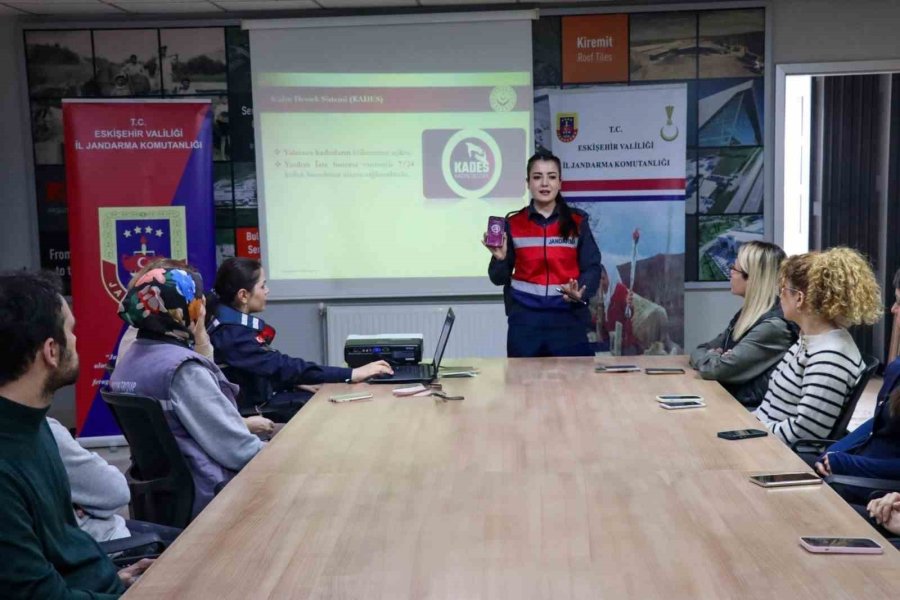 Jandarma Ekipleri Firma Çalışanlarını Bilgilendirdi