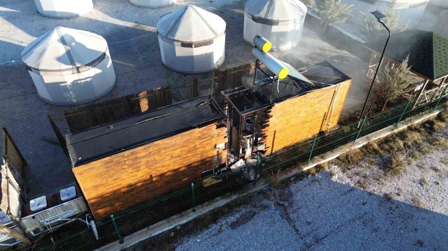 Yabancı Turistlerin Konakladığı Tuz Gölü’ndeki Butik Otelde Yangın Paniği