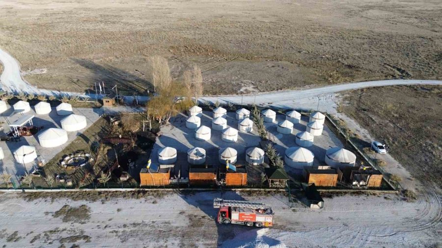 Yabancı Turistlerin Konakladığı Tuz Gölü’ndeki Butik Otelde Yangın Paniği