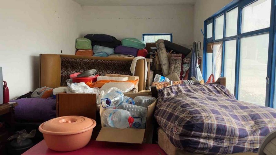 Çaresiz Kadın: "belediyeye, Kaymakama Ve Muhtarlığa Gittim, Huzurevine Gitmemi Teklif Ettiler"