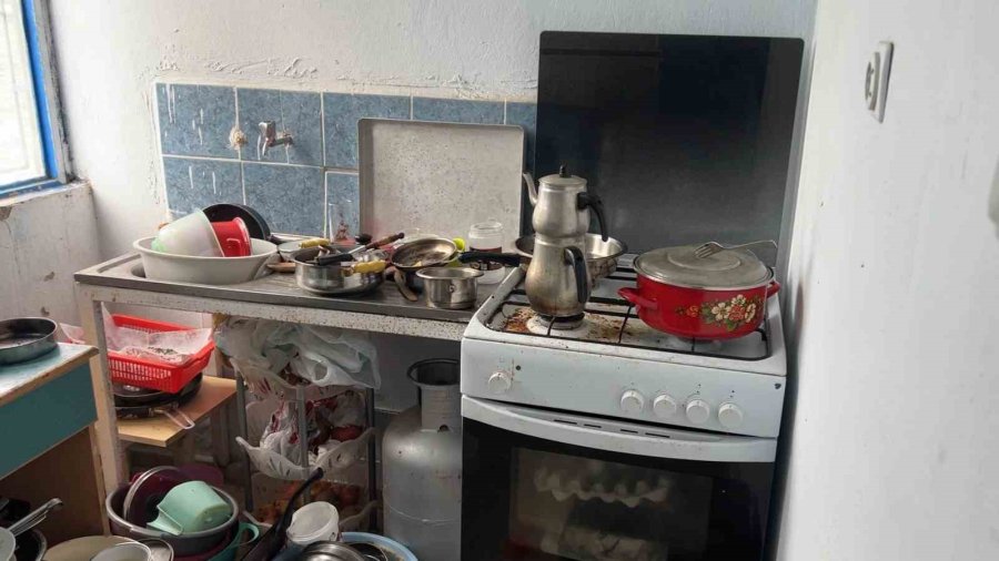 Çaresiz Kadın: "belediyeye, Kaymakama Ve Muhtarlığa Gittim, Huzurevine Gitmemi Teklif Ettiler"