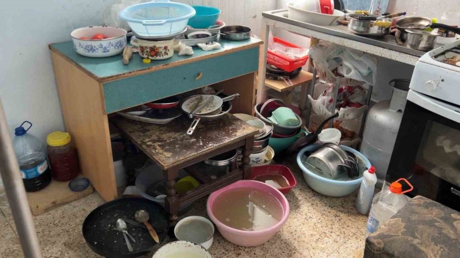 Çaresiz Kadın: "belediyeye, Kaymakama Ve Muhtarlığa Gittim, Huzurevine Gitmemi Teklif Ettiler"