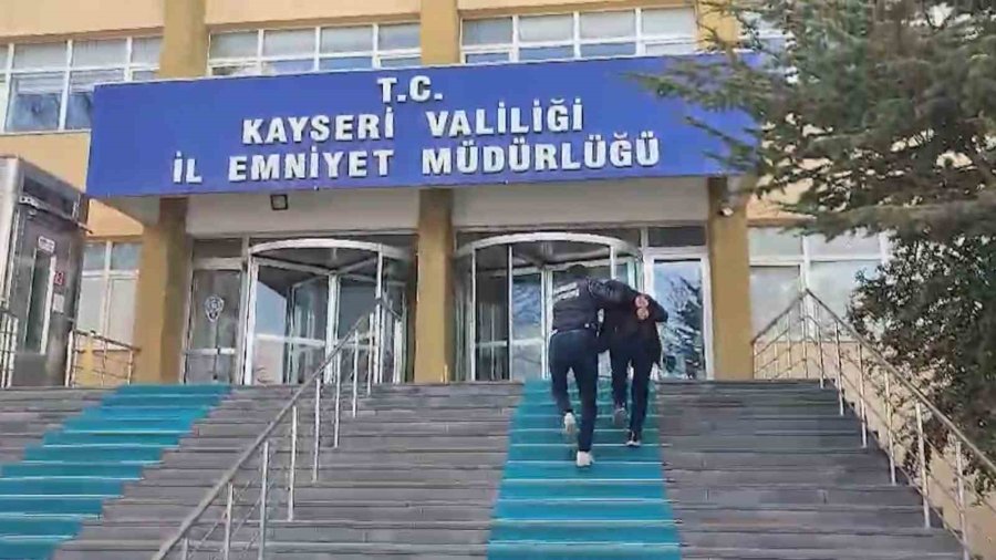 Zehir Tacirleri Polisten Kaçamadı