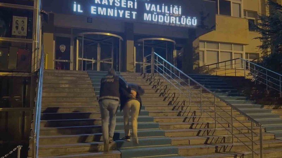 Zehir Tacirleri Polisten Kaçamadı