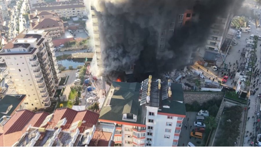 Alanya’daki Otel İnşaatı Yangınının Başladığı Anlar Dron Kamerasında