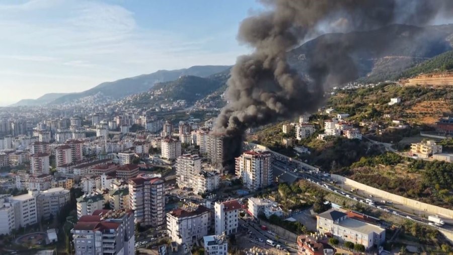 Alanya’daki Otel İnşaatı Yangınının Başladığı Anlar Dron Kamerasında