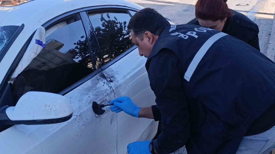 Motosiklet İle Otomobil Çarpıştı, 2 Genç Kız Ağır Yaralandı