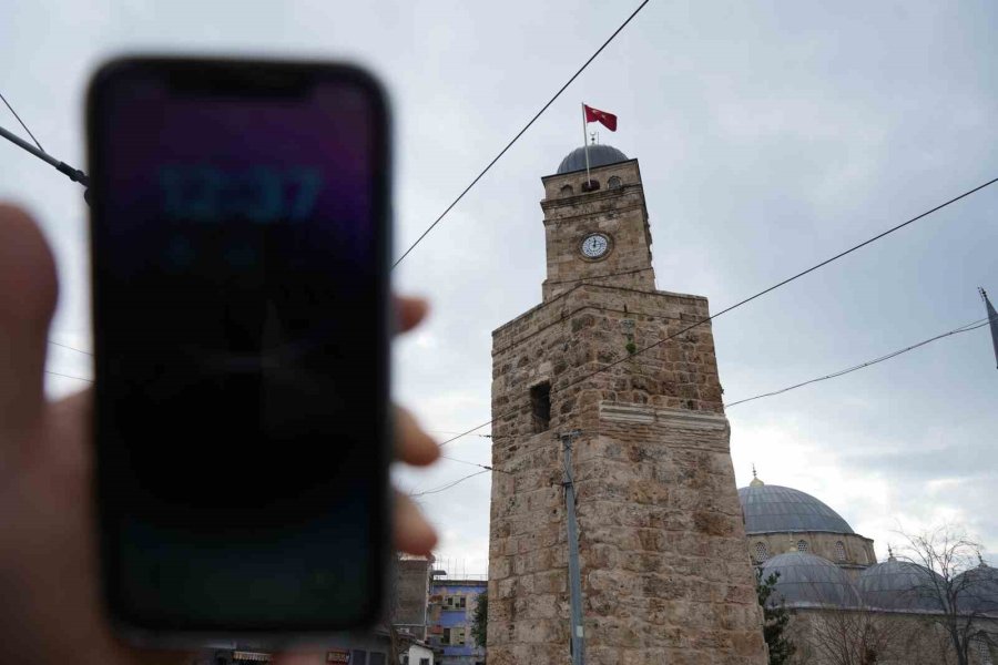 Antalya’da Tarihi Saat Kulesi’nde Zaman Problemi Çözülüyor