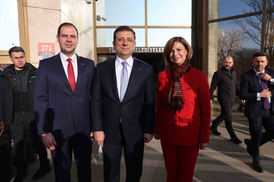 Başkan Ünlüce Türkiye Belediyeler Birliği’nin Araç Teslim Törenine Katıldı