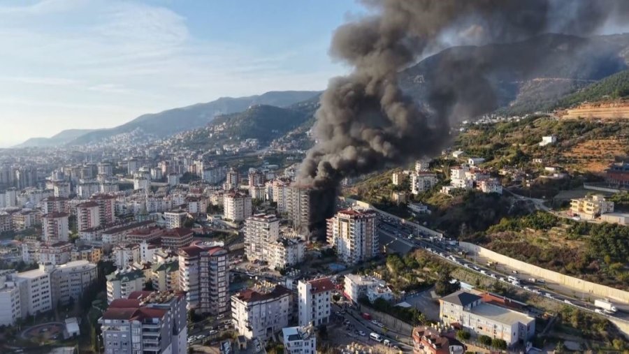 Alanya Belediye Başkanı Osman Tarık Özçelik: " Yanan Bina Otel Ruhsatına Sahip Değildir"