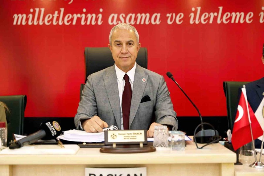 Alanya Belediye Başkanı Osman Tarık Özçelik: " Yanan Bina Otel Ruhsatına Sahip Değildir"