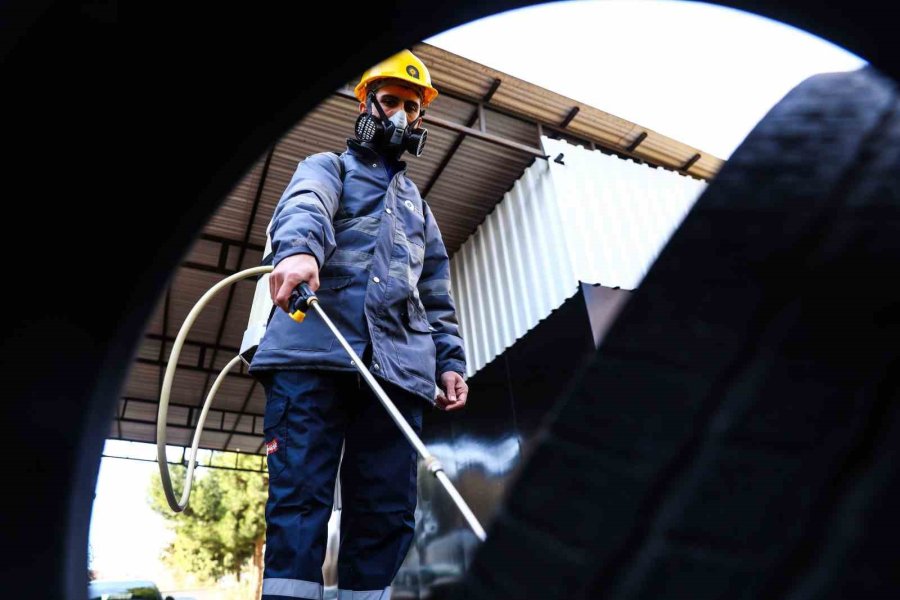 Büyükşehir 913 Mahallede Bin 500 Personelle Vektörle Mücadele Ediyor