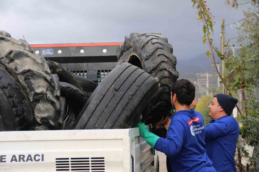 Büyükşehir 913 Mahallede Bin 500 Personelle Vektörle Mücadele Ediyor