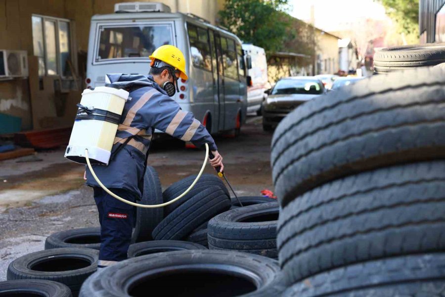 Büyükşehir 913 Mahallede Bin 500 Personelle Vektörle Mücadele Ediyor