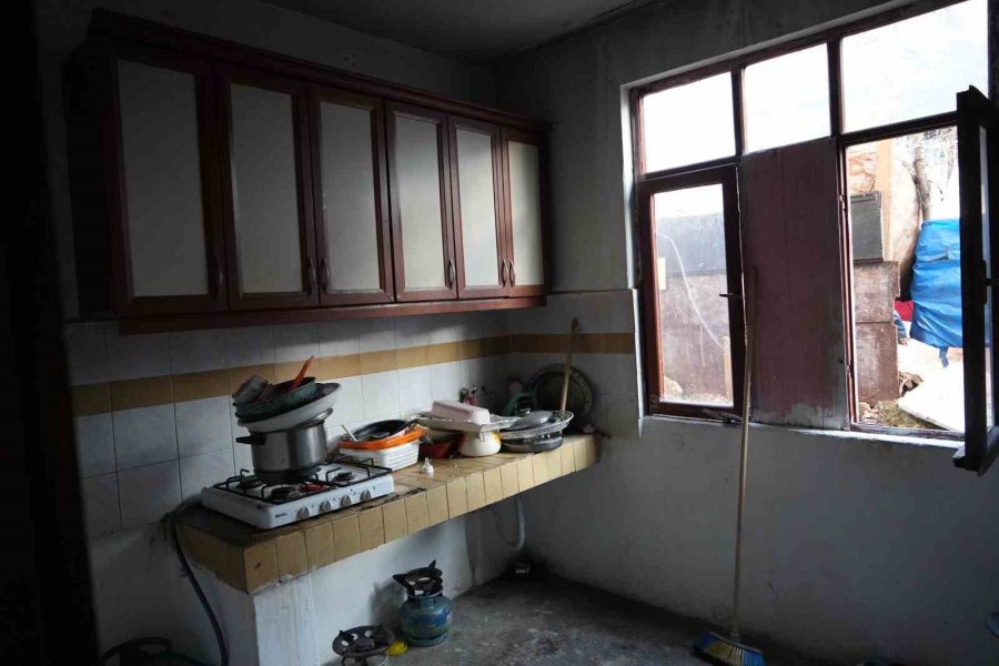 İtfaiye Eri, "annemin Parası Yok, Beni Hastaneye Götürmeyin" Sözleriyle Türkiye’yi Duygulandıran Efe’nin O Anlarını Anlattı