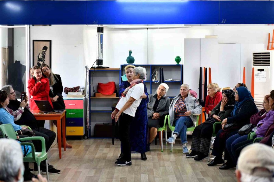 Yaşlı Evlerinde Psikolog Ve Uzmanlar Eşliğinde Empati Atölyesi