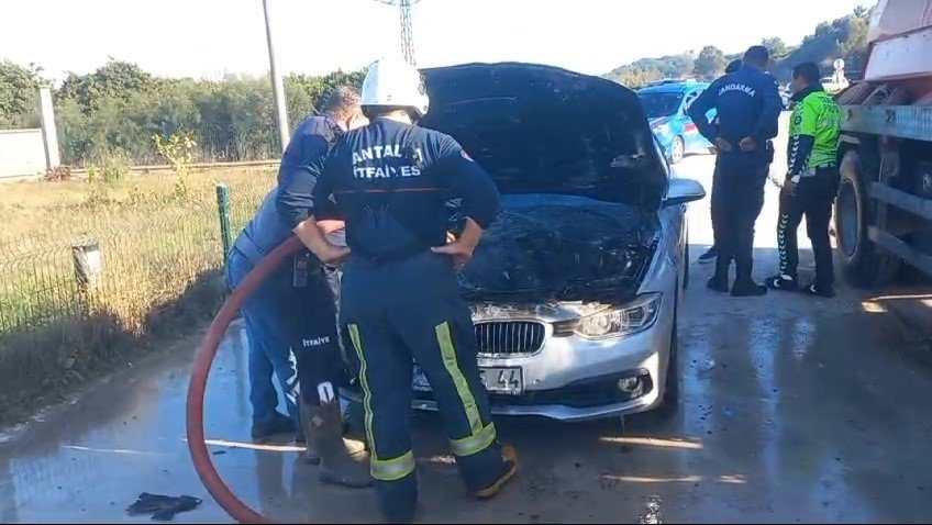 Lüks Otomobil Seyir Halinde Alev Aldı