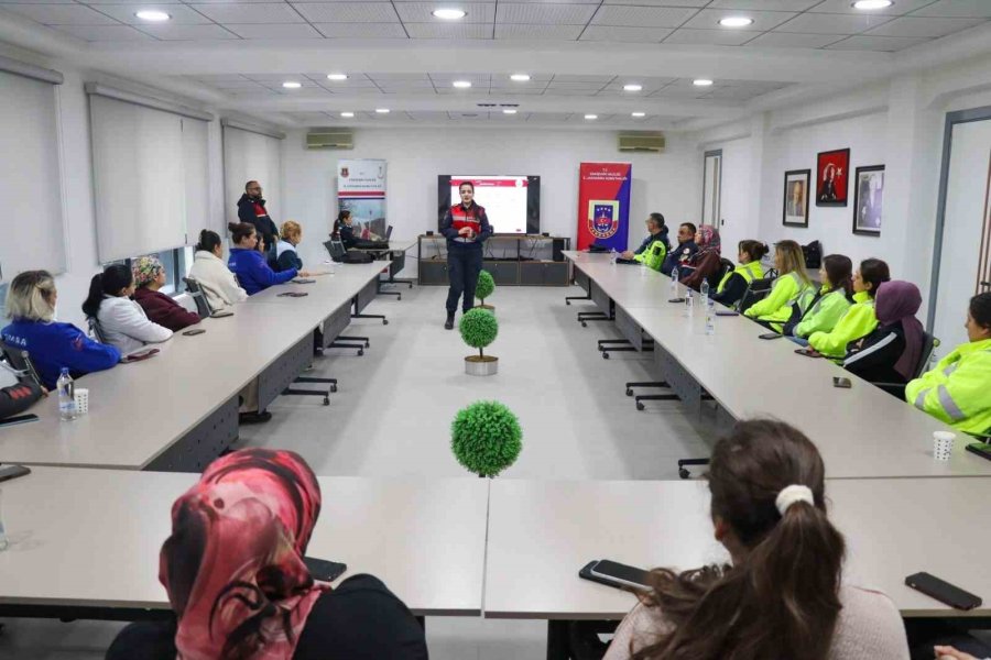 Jandarma Ekiplerinden Firma Çalışanlarına Seminer