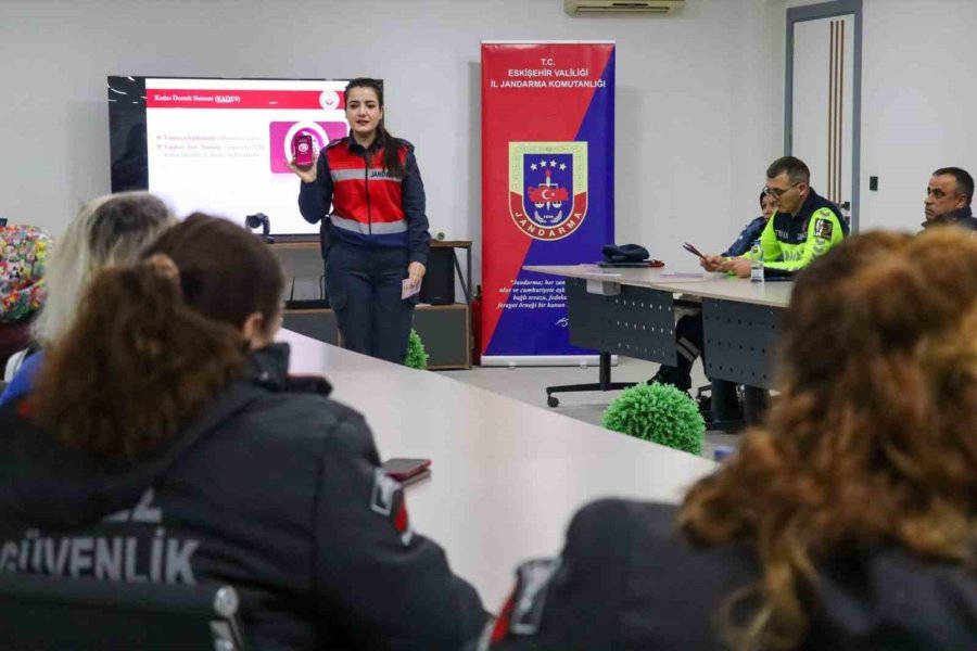 Jandarma Ekiplerinden Firma Çalışanlarına Seminer