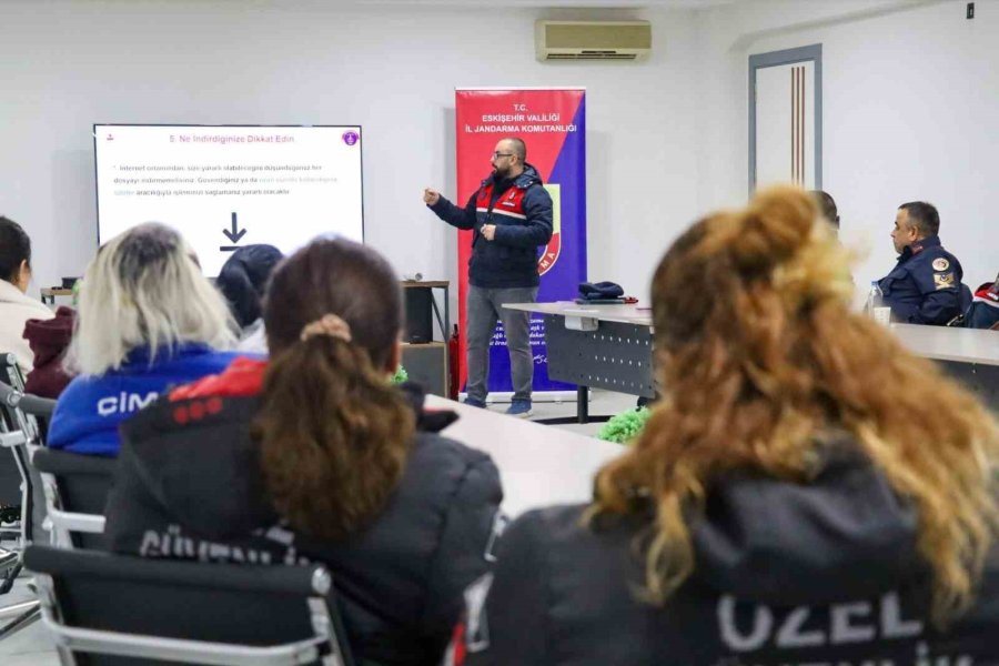 Jandarma Ekiplerinden Firma Çalışanlarına Seminer