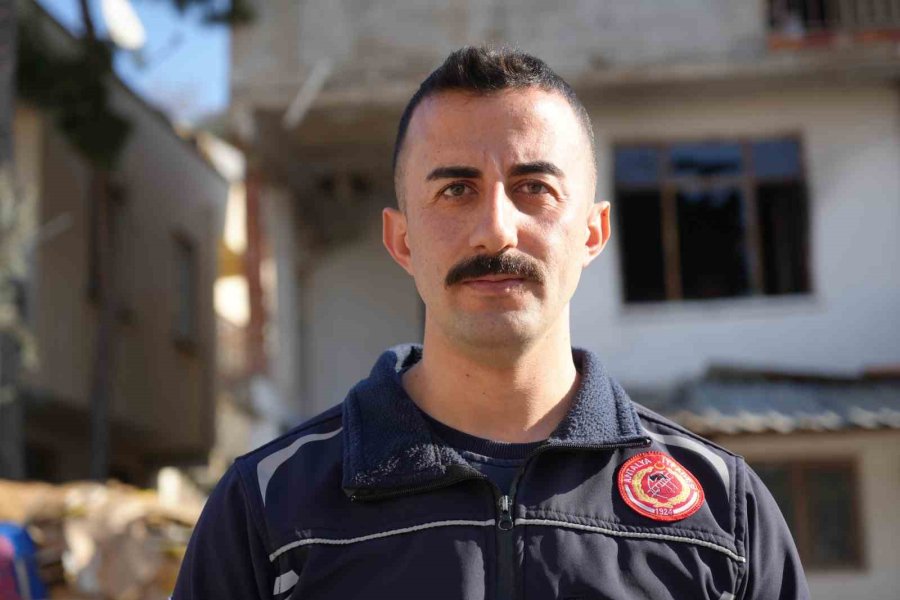 İtfaiye Eri, "annemin Parası Yok, Beni Hastaneye Götürmeyin" Sözleriyle Türkiye’yi Duygulandıran Efe’nin O Anlarını Anlattı