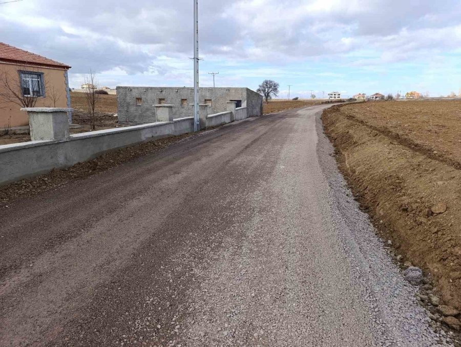 Büyükşehir, Kırsalda Çamurlu Ve Bozuk Yol Bırakmıyor