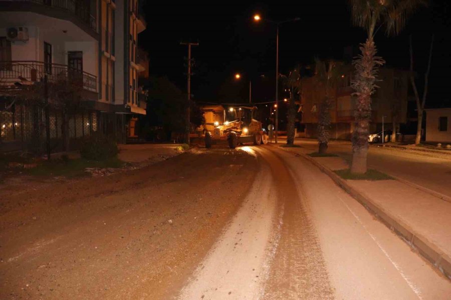 Kepez Belediyesi’nde Yol Bakım Onarımı İçin Gece Mesaisi