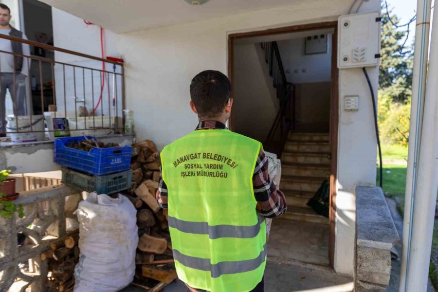 Manavgat Belediyesi’nden Selden Etkilenen Vatandaşlara Mobilya Ve Beyaz Eşya Yardımı