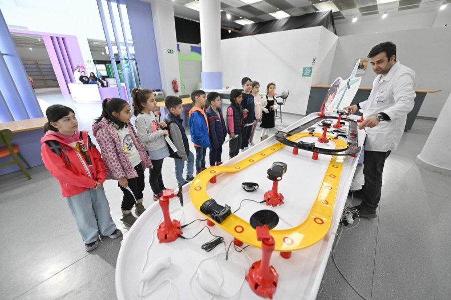 Mercan Bilim Merkezi’nde ’kış Okulu’ Programı Sürüyor