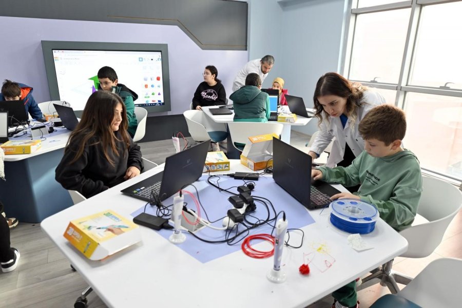 Mercan Bilim Merkezi’nde ’kış Okulu’ Programı Sürüyor