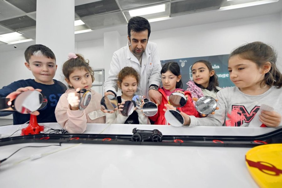 Mercan Bilim Merkezi’nde ’kış Okulu’ Programı Sürüyor