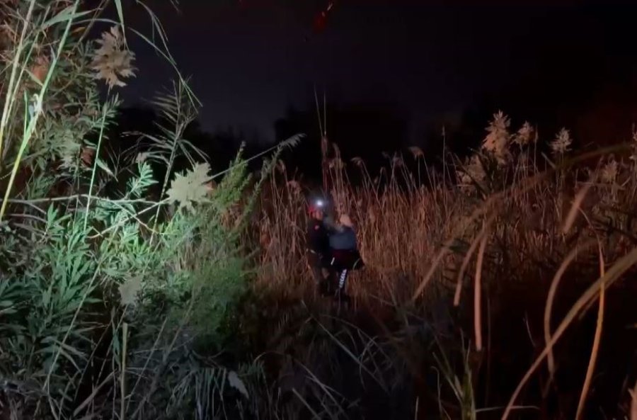 Çayda Bataklığa Saplanan Kadın, Vincin Halatıyla Kurtarıldı