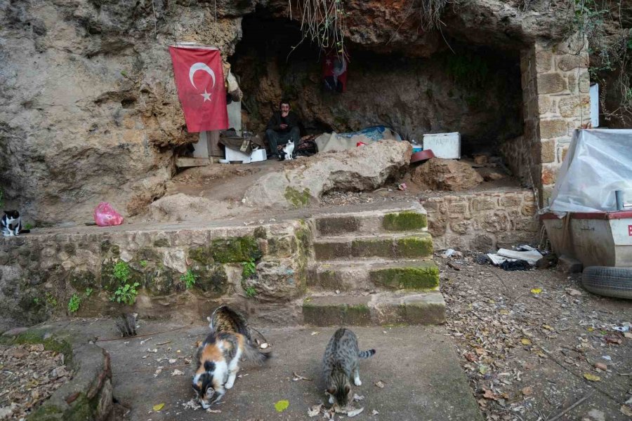 Falezlerin Tarihi Surlarında Mağara Hayatı