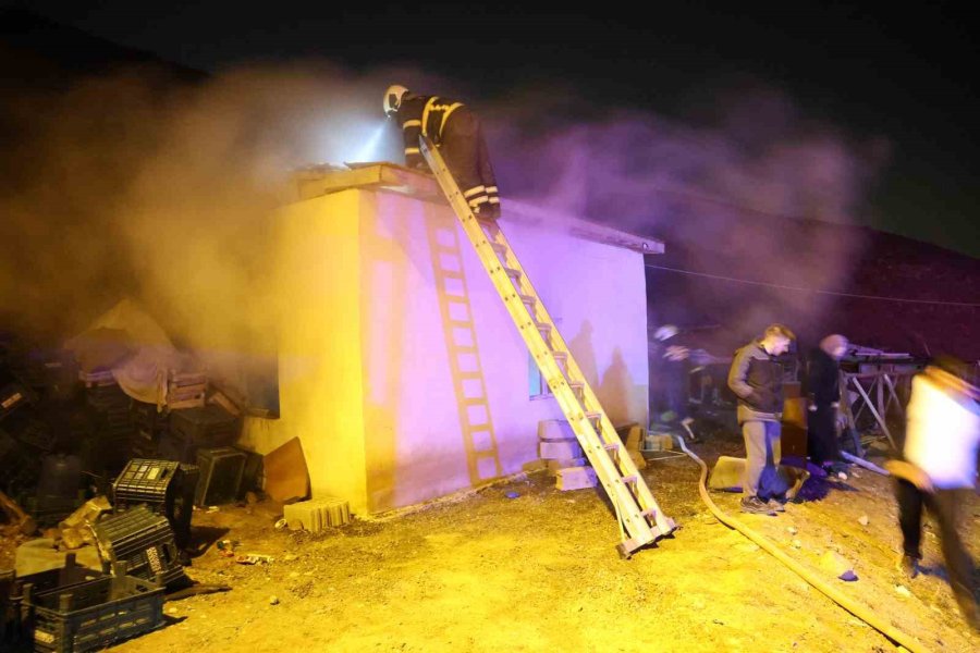 Yangında Bayılan Adama İtfaiye Erlerinden İlk Müdahale