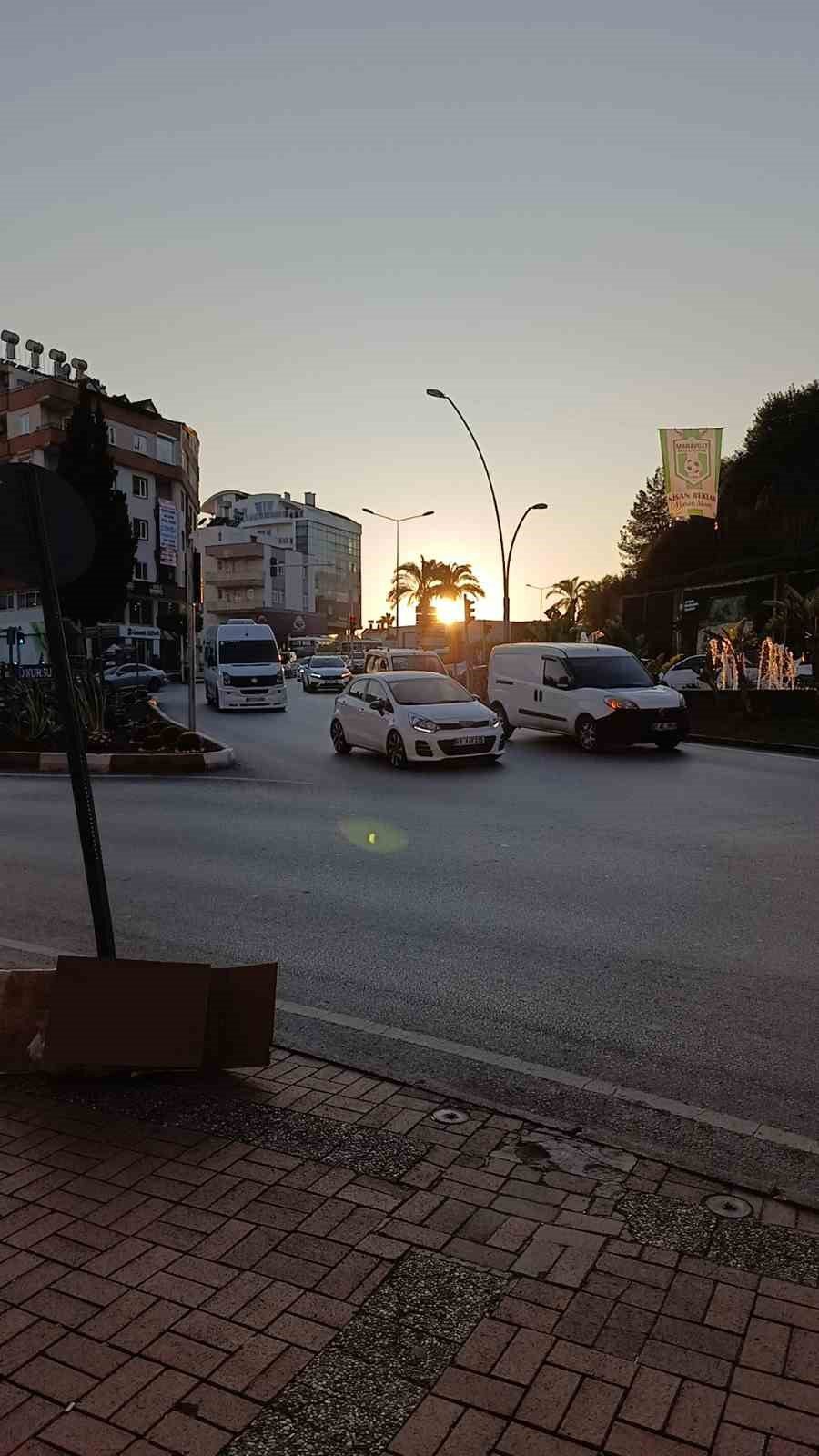 Devrilen Motorlu Bisikletteki 2 Kişi Yaralandı