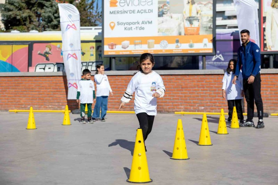 ’sporbüs’ Alışveriş Merkezinde Çocuklarla Buluştu
