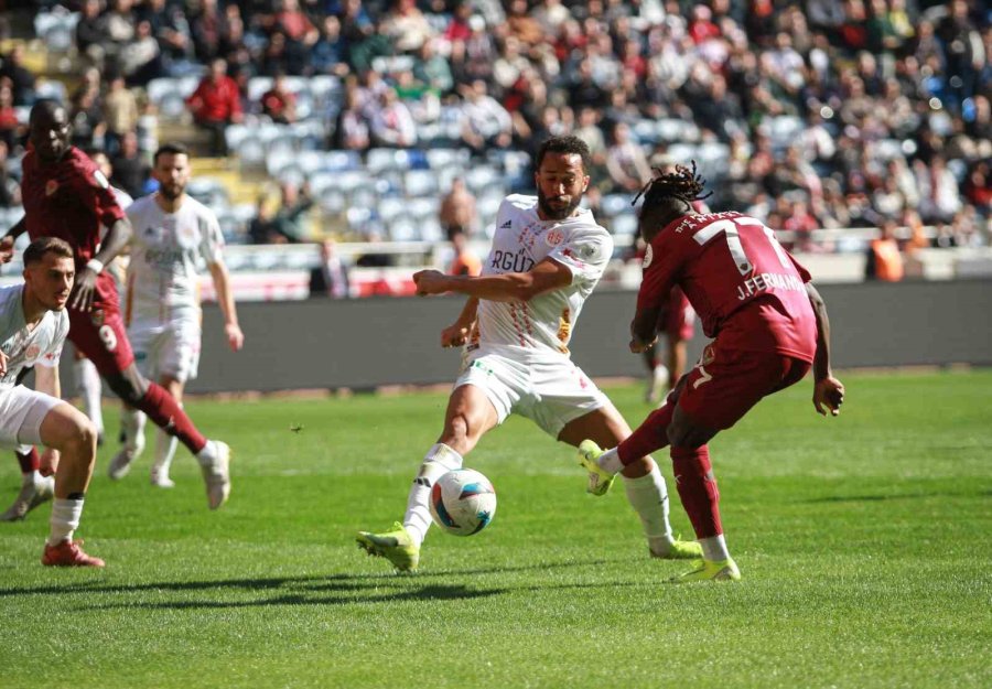 Trendyol Süper Lig: Atakaş Hatayspor: 1 - Antalyaspor: 2 (ilk Yarı)