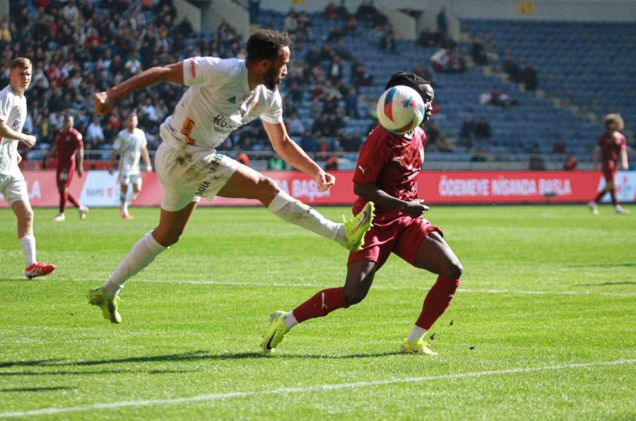 Trendyol Süper Lig: Atakaş Hatayspor: 1 - Antalyaspor: 2 (ilk Yarı)