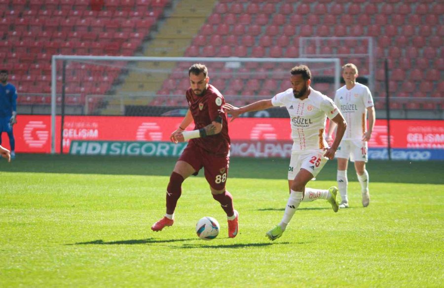 Trendyol Süper Lig: Atakaş Hatayspor: 1 - Antalyaspor: 2 (ilk Yarı)