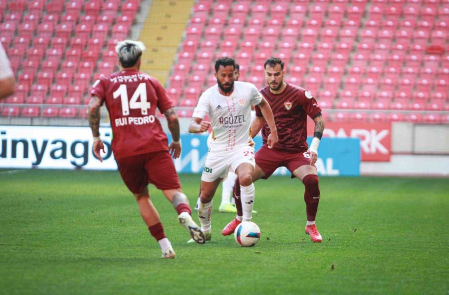Trendyol Süper Lig: Atakaş Hatayspor: 1 - Antalyaspor: 2 (ilk Yarı)