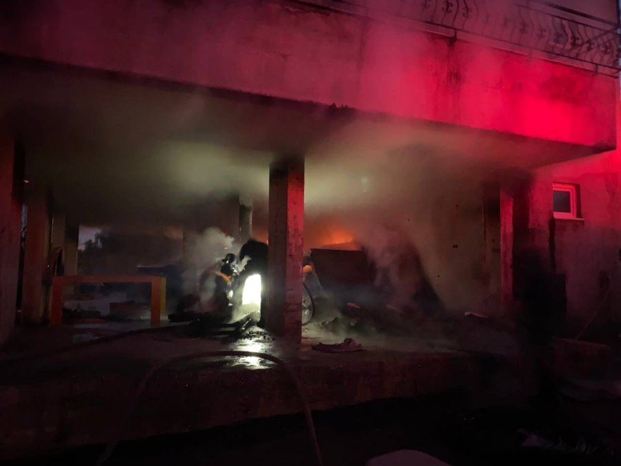 Babasının Evini Yakıp, Elinde Av Tüfeğiyle İtfaiyecilerin Yangına Müdahalesini Engelledi