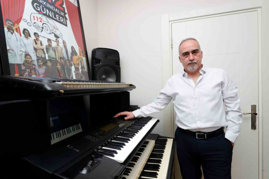 40 Yıllık Müzik Aşkını, Nostaljik Müzik Klavyeleri İle Taçlandırdı