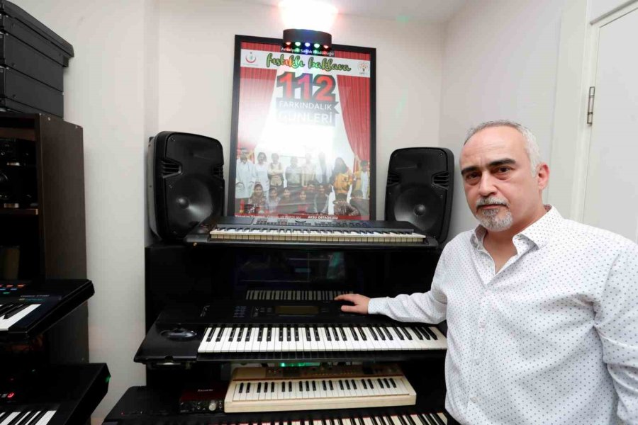 40 Yıllık Müzik Aşkını, Nostaljik Müzik Klavyeleri İle Taçlandırdı